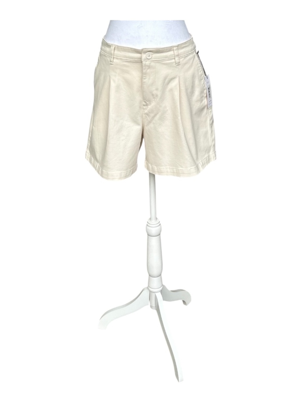 Three Dots Cream Bermuda Shorts-Size 10